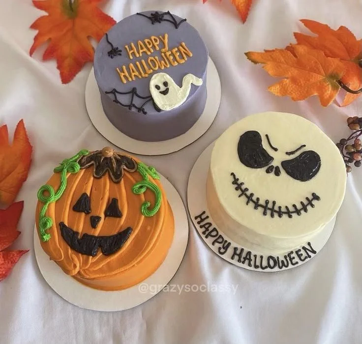 Delicious and spooky Halloween cake decorated with festive treats.