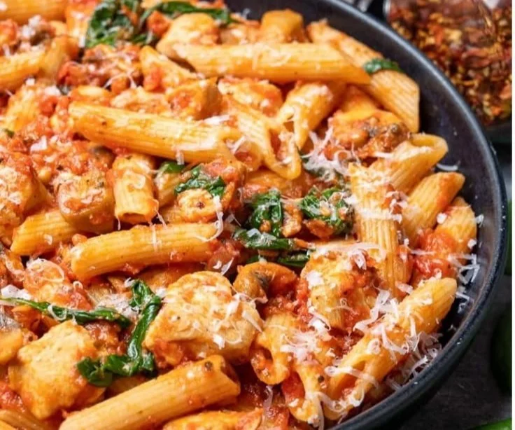 Delicious Chicken Tomato Pasta served with fresh ingredients