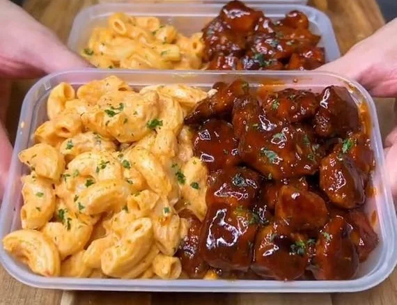 High Protein Honey BBQ Chicken Mac & Cheese recipe with chicken and BBQ sauce