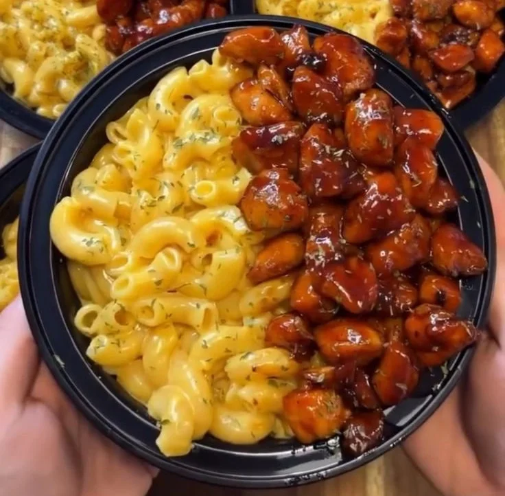 Delicious Honey BBQ Chicken Mac & Cheese topped with crispy bacon.