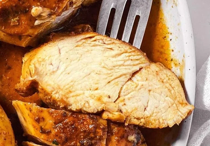 Juicy Instant Pot chicken breast with herbs and spices