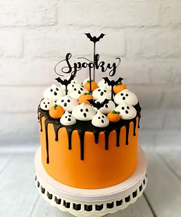 Cute and spooky Halloween cake ideas with bats, pumpkins, and ghosts.