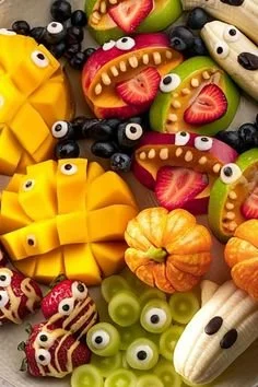 Colorful Halloween platter filled with spooky fruits for Halloween celebrations.